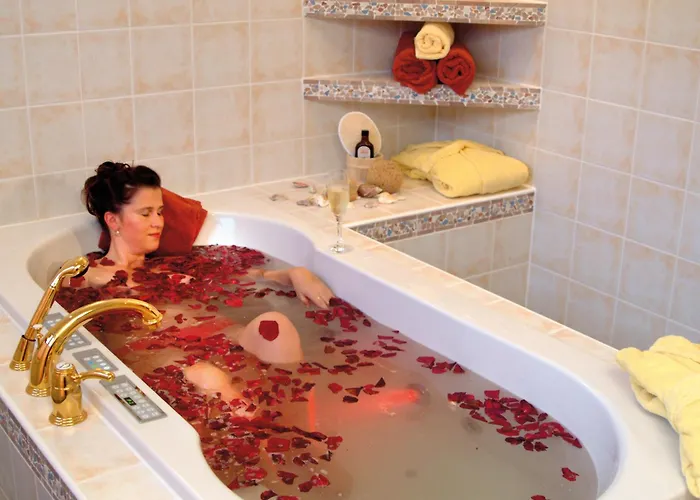 Отель Zum Hohen Eimberg 4*